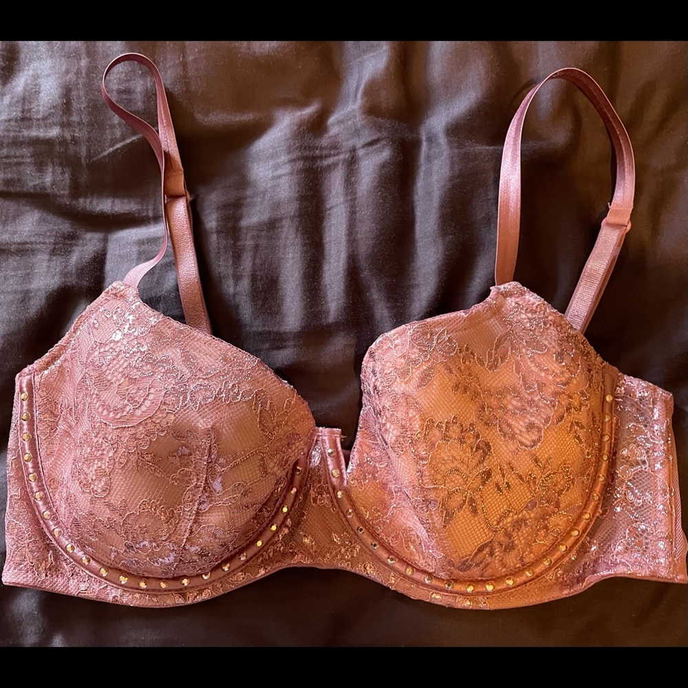 Victoria’s Secret lightly lined bra